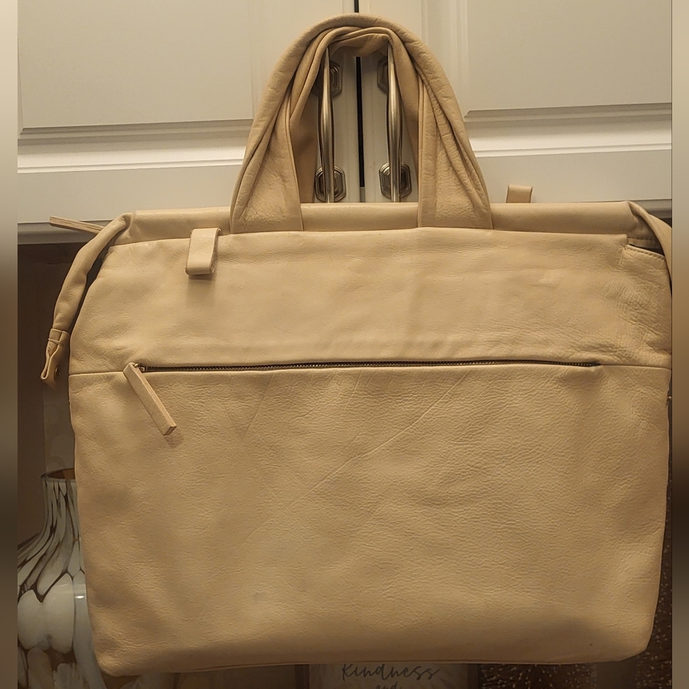 Alberta Di Canio Women's Cream Shoulder Bag